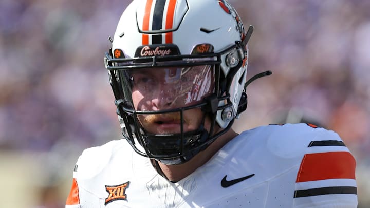 Sep 28, 2024; Manhattan, Kansas, USA; Oklahoma State Cowboys quarterback Alan Bowman (7) looks for a call from the sideline during the first quarter against the Kansas State Wildcats at Bill Snyder Family Football Stadium. Mandatory Credit: Scott Sewell-Imagn Images Sep 28, 2024; Manhattan, Kansas, USA; Oklahoma State Cowboys quarterback Alan Bowman (7) looks for a call from the sideline during the first quarter against the Kansas State Wildcats at Bill Snyder Family Football Stadium. Mandatory Credit: Scott Sewell-Imagn Images