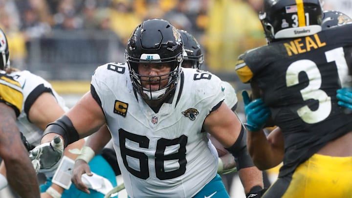 Oct 29, 2023; Pittsburgh, Pennsylvania, USA;  Jacksonville Jaguars guard Brandon Scherff (68) blocks