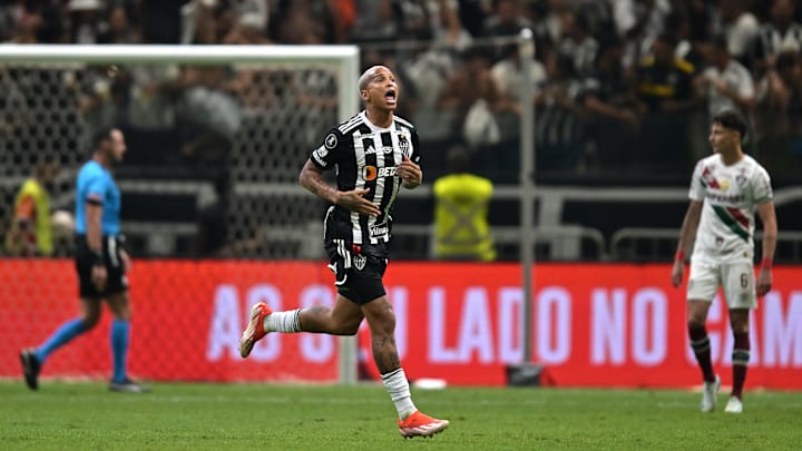 Deyverson deu show à parte na classificação do Atlético. 