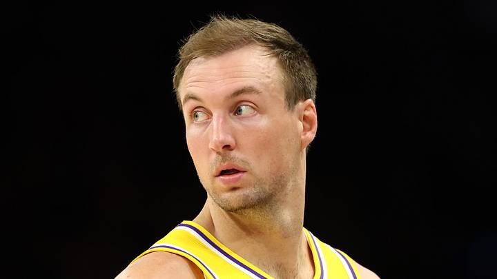 Los Angeles Lakers guard Luke Kennard (10) against the Phoenix Suns at Mortgage Matchup Center on February 26, 2026.