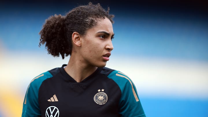 Bald doppelte Adlerträgerin? DFB-Juniorenspielerin Cora Zicai Bald doppelte Adlerträgerin? DFB-Juniorenspielerin Cora Zicai