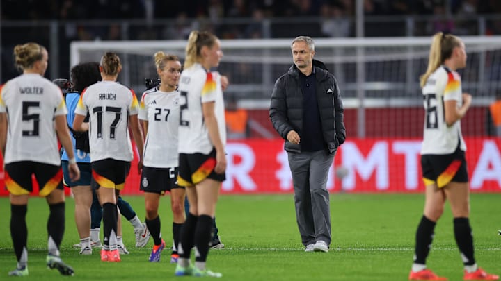 Bis zur EM gibt es noch einiges zu besprechen: Bundestrainer Christian Wück und sein Team
