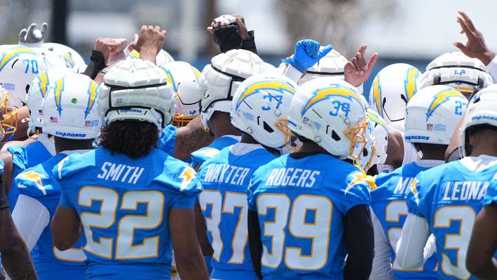 Jun 17, 2026; El Segundo, CA, USA; Los Angeles Chargers players huddle during minicamp at The Bolt. Mandatory Credit: Kirby Lee-Imagn Images Jun 17, 2026; El Segundo, CA, USA; Los Angeles Chargers players huddle during minicamp at The Bolt. Mandatory Credit: Kirby Lee-Imagn Images