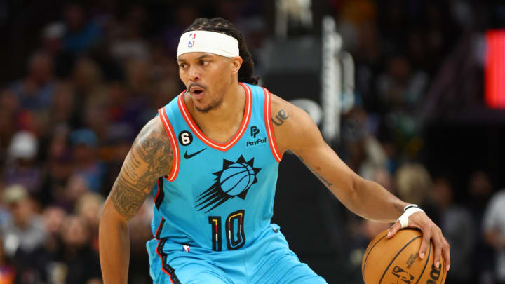 Mar 16, 2023; Phoenix, Arizona, USA; Phoenix Suns guard Damion Lee (10) against the Orlando Magic at Footprint Center.