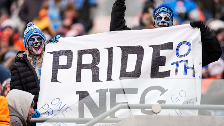 Detroit Lions fans cheer.