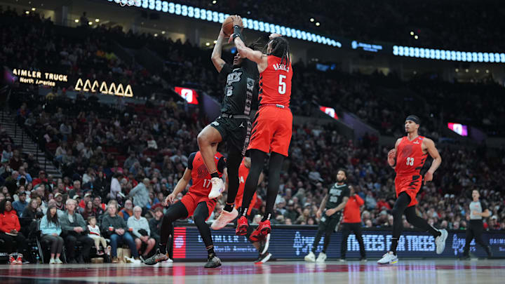 Apr 6, 2025; Portland, Oregon, USA; San Antonio Spurs guard Stephon Castle (5) goes up for a dunk against Portland Trail Blazers guard Dalano Banton (5) during the first half at Moda Center. Mandatory Credit: Soobum Im-Imagn Images Apr 6, 2025; Portland, Oregon, USA; San Antonio Spurs guard Stephon Castle (5) goes up for a dunk against Portland Trail Blazers guard Dalano Banton (5) during the first half at Moda Center. Mandatory Credit: Soobum Im-Imagn Images