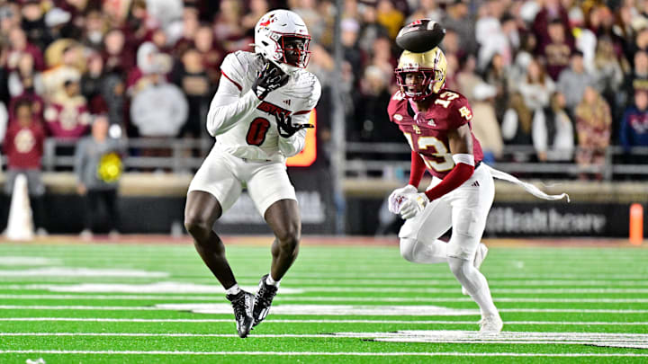 Oct 25, 2024; Chestnut Hill, Massachusetts, USA; Louisville Cardinals wide receiver Chris Bell (0) makes a catch against the Boston College Eagles during the first half at Alumni Stadium. Mandatory Credit: Eric Canha-Imagn Images Oct 25, 2024; Chestnut Hill, Massachusetts, USA; Louisville Cardinals wide receiver Chris Bell (0) makes a catch against the Boston College Eagles during the first half at Alumni Stadium. Mandatory Credit: Eric Canha-Imagn Images