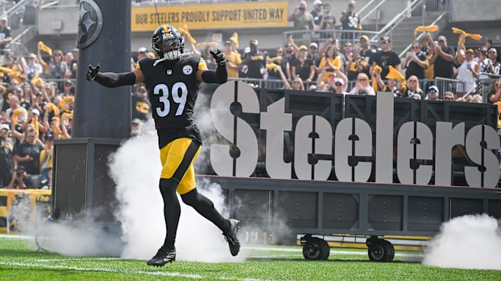 Sep 22, 2024; Pittsburgh, Pennsylvania, USA; Pittsburgh Steelers safety Minkah Fitzpatrick (39) takes the field for a game against the Los Angeles Chargers at Acrisure Stadium. Mandatory Credit: Barry Reeger-Imagn Images Sep 22, 2024; Pittsburgh, Pennsylvania, USA; Pittsburgh Steelers safety Minkah Fitzpatrick (39) takes the field for a game against the Los Angeles Chargers at Acrisure Stadium. Mandatory Credit: Barry Reeger-Imagn Images
