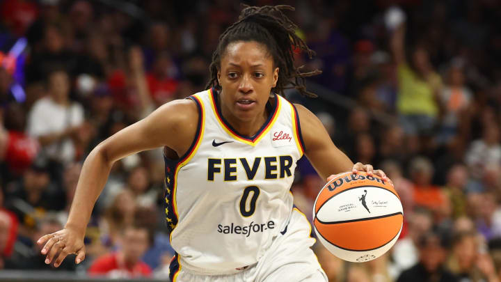 Kelsey Mitchell (0) against the Phoenix Mercury.