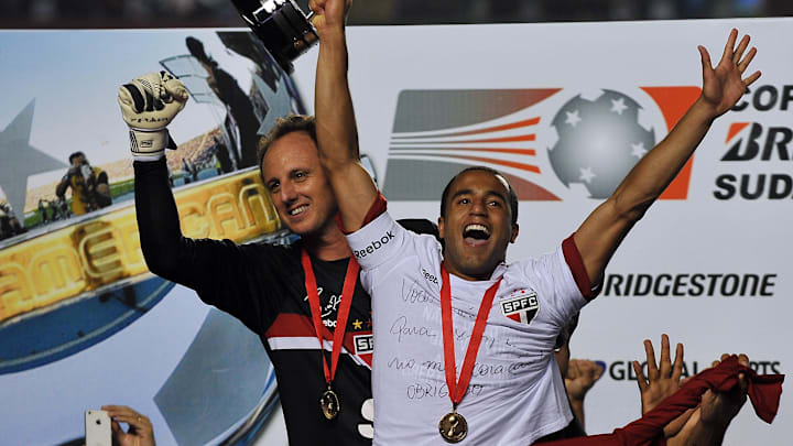 Ceni e Lucas Moura foram companheiros de time em 2012