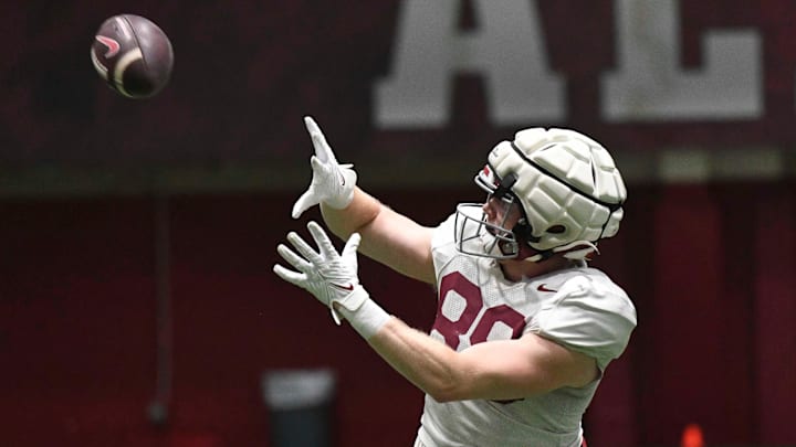 April 9, 2024; Tuscaloosa, Alabama, USA; Alabama tight end Ty Lockwood (89) catches a pass during practice in the Hank Crisp Indoor Practice Facility at the University of Alabama. April 9, 2024; Tuscaloosa, Alabama, USA; Alabama tight end Ty Lockwood (89) catches a pass during practice in the Hank Crisp Indoor Practice Facility at the University of Alabama.