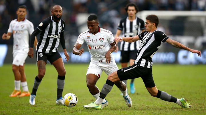 Antigos rivais protagonizam um dos duelos mais empolgantes da 33ª rodada do Brasileirão Série A 