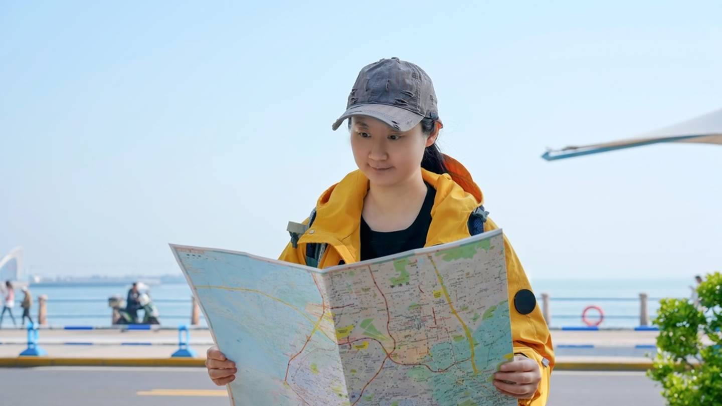 9 Travel Experiences People Don't Have Anymore Because of Cell Phones