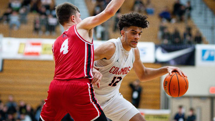 Future Duke teammates Cameron Boozer (Columbus), Nik Khamenia (Harvard-Westlake) battle in the Les Schwab Invitational finals in Oregon in 2023.