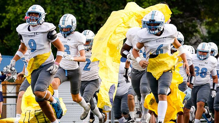 Boone County topped St. Henry in a tight high-scoring affair, 34-31, Friday night in Kentucky. Boone County topped St. Henry in a tight high-scoring affair, 34-31, Friday night in Kentucky.
