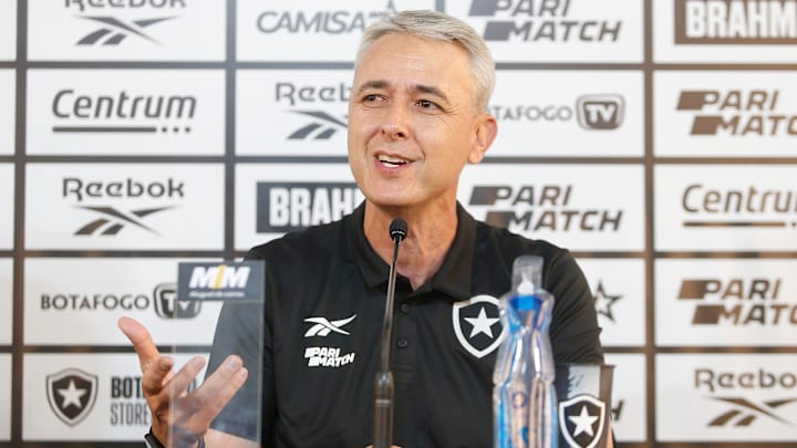 Treinador estava trabalhando no comando do Sporting Cristal, do Peru