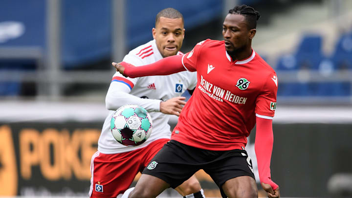 Patrick Twumasi (rechts) im Duell mit Jan Gyamerah (links).