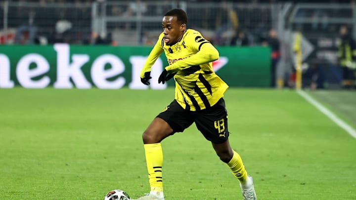 Jamie Gittens im BVB-Trikot. Ab der kommenden Saison könnte er für Chelsea auflaufen Jamie Gittens im BVB-Trikot. Ab der kommenden Saison könnte er für Chelsea auflaufen