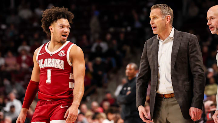 Jan 8, 2025; Columbia, South Carolina, USA; Alabama Crimson Tide guard Mark Sears (1) speaks with head coach Nate Oats against the South Carolina Gamecocks in the first half at Colonial Life Arena. Mandatory Credit: Jeff Blake-Imagn Images Jan 8, 2025; Columbia, South Carolina, USA; Alabama Crimson Tide guard Mark Sears (1) speaks with head coach Nate Oats against the South Carolina Gamecocks in the first half at Colonial Life Arena. Mandatory Credit: Jeff Blake-Imagn Images