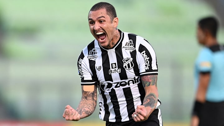 Vina anotou um golaço contra o Avaí e garantiu mais três pontos para o Vozão