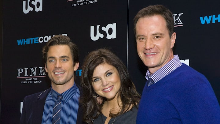 USA Presents The "White Collar" Shirt Bar