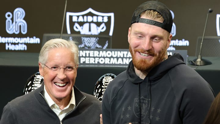 Pete Carroll with Maxx Crosby.