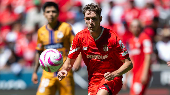 El mediocampista Marcel Ruiz del Toluca es uno de los objetivos de Chivas para el Clausura 2024.