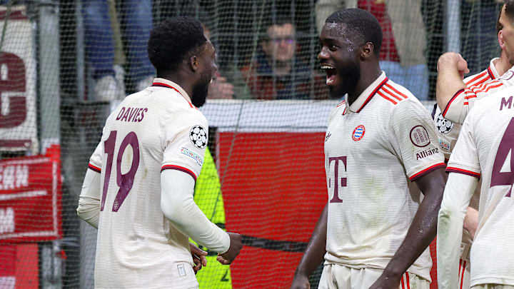 Alphonso Davies und Dayot Upamecano fehlen dem FC Bayern verletzt