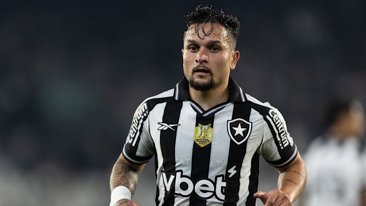 Artur chegou a entrar na mira do futebol asiático