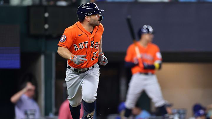 José Altuve tiene números realmente históricos en la postemporada de MLB