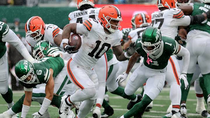 Oct 11, 2026; East Rutherford, New Jersey, USA; Cleveland Browns running back Quinshon Judkins (10) runs with the ball against New York Jets cornerback Azareye'h Thomas (1) during the first quarter at MetLife Stadium. Mandatory Credit: Brad Penner-Imagn Images Oct 11, 2026; East Rutherford, New Jersey, USA; Cleveland Browns running back Quinshon Judkins (10) runs with the ball against New York Jets cornerback Azareye'h Thomas (1) during the first quarter at MetLife Stadium. Mandatory Credit: Brad Penner-Imagn Images