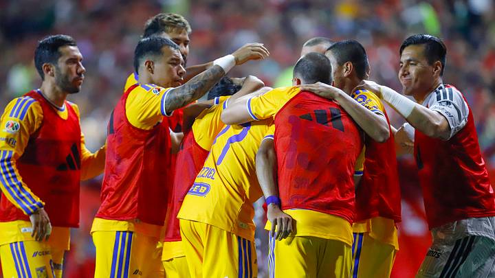 La alineaciones de Tigres UANLante Atlético de San Luis La alineaciones de Tigres UANLante Atlético de San Luis