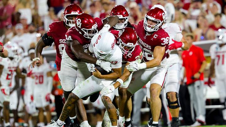 Oklahoma rallies to tackle New Mexico Lobos quarterback Toa Fa'avae. | Kevin Jairaj-Imagn Images Oklahoma rallies to tackle New Mexico Lobos quarterback Toa Fa'avae. | Kevin Jairaj-Imagn Images