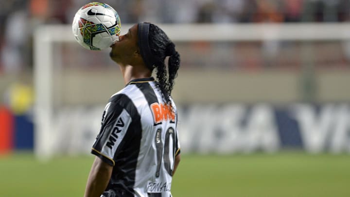 Ronaldinho integra la nómina de Leales. Ronaldinho integra la nómina de Leales.