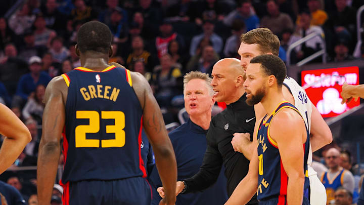 Golden State Warriors head coach Steve Kerr and Sacramento Kings interim head coach Doug Christie react after a play with Sacramento Kings center Domantas Sabonis (11) and Golden State Warriors guard Stephen Curry (30) during the third quarter at Chase Center. 