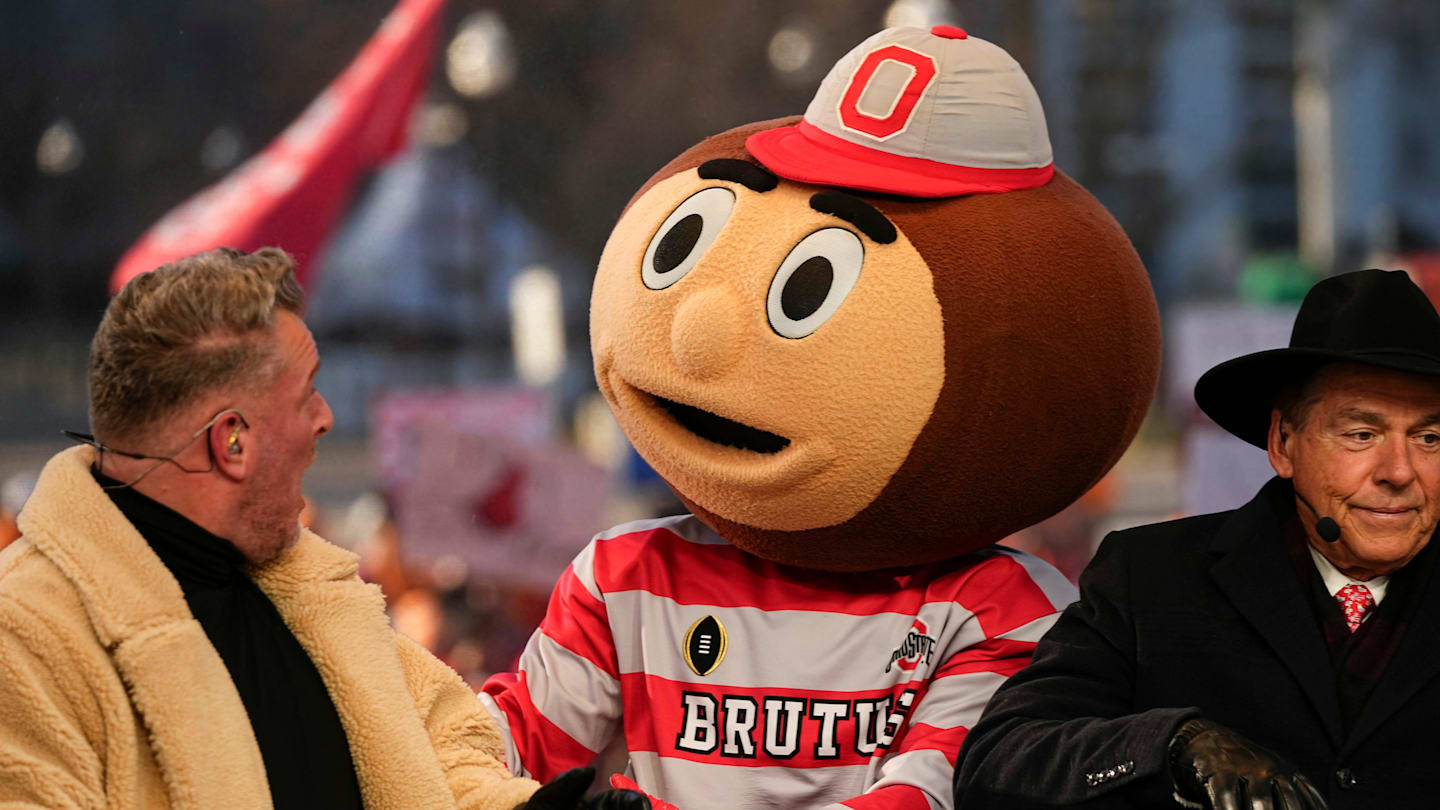 Elite 4-Star DL Schedules Official Visits to Three College Football Powerhouses