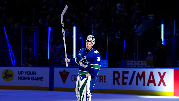 Chicago Blackhawks v Vancouver Canucks