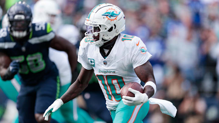 Sep 22, 2024; Seattle, Washington, USA; Miami Dolphins wide receiver Tyreek Hill (10) runs with the ball during the third quarter against Seattle Seahawks at Lumen Field. Mandatory Credit: Kevin Ng-Imagn Images Sep 22, 2024; Seattle, Washington, USA; Miami Dolphins wide receiver Tyreek Hill (10) runs with the ball during the third quarter against Seattle Seahawks at Lumen Field. Mandatory Credit: Kevin Ng-Imagn Images