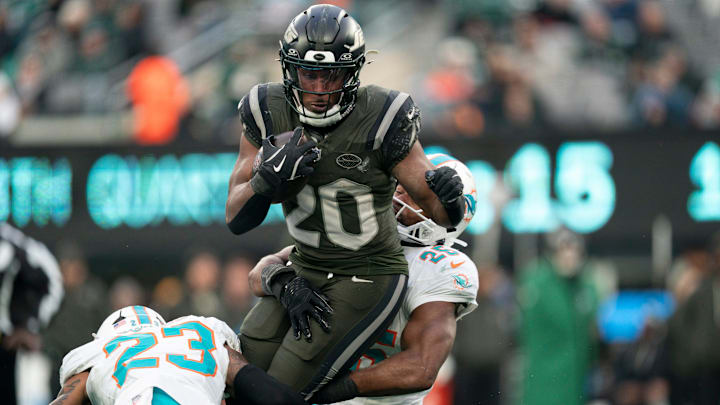 New York Jets running back Breece Hall (20) runs the ball before being tackled by Miami Dolphins linebacker Tyrel Dodson (25) during a week 14 football game between the New York Jets and Miami Dolphins at MetLife Stadium on Sunday, Dec. 7, 2025.