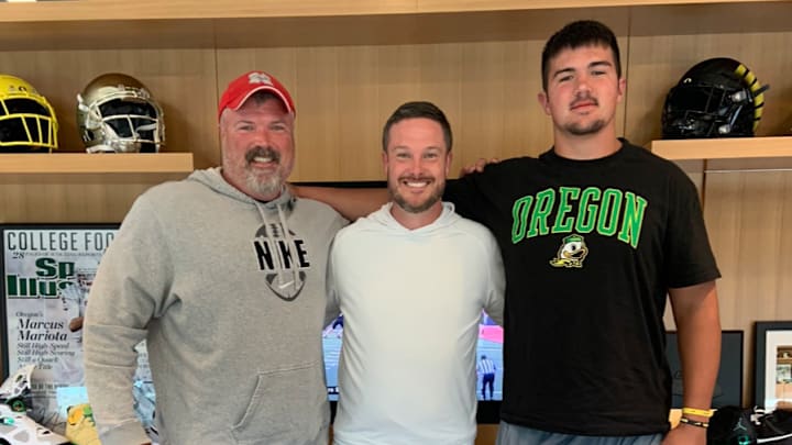 Jackson Cantwell poses with Oregon coach Dan Lanning during a two-day visit to Oregon Jackson Cantwell poses with Oregon coach Dan Lanning during a two-day visit to Oregon