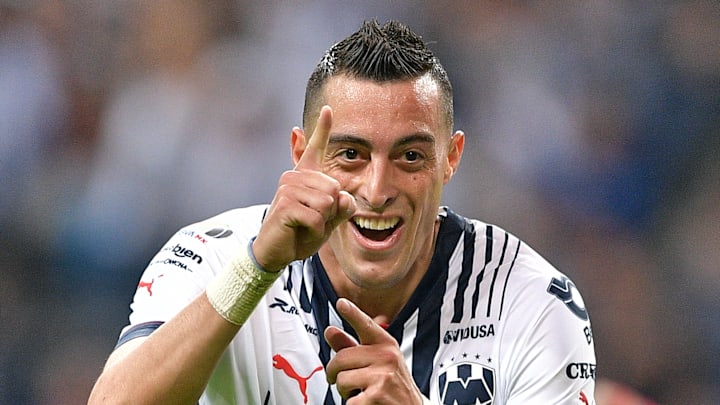 Rogelio Funes Mori celebra un gol con Monterrey.