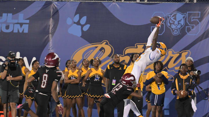 Five-star wide receiver Calvin Russell puts SU in his top eight, but will he officially visit Syracuse football?