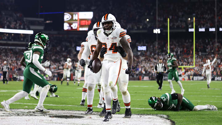 Dec 28, 2023; Cleveland, Ohio, USA; Cleveland Browns running back Jerome Ford (34) scores a touchdown during the first half against the New York Jets at Cleveland Browns Stadium. Mandatory Credit: Scott Galvin-Imagn Images Dec 28, 2023; Cleveland, Ohio, USA; Cleveland Browns running back Jerome Ford (34) scores a touchdown during the first half against the New York Jets at Cleveland Browns Stadium. Mandatory Credit: Scott Galvin-Imagn Images