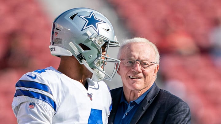 Dak Prescott and Jerry Jones speak before a game. 