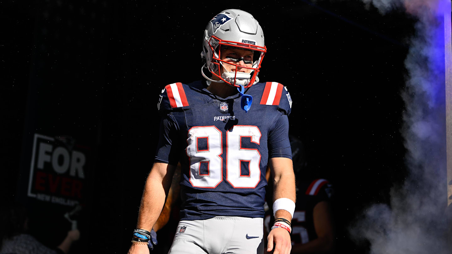 Patriots' Efton Chism III Works Out With Local QB Prospect