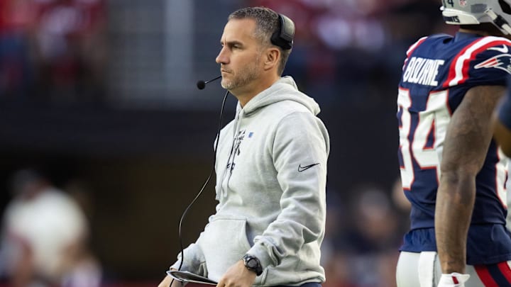 Dec 15, 2024; Glendale, Arizona, USA; New England Patriots wide receivers coach Tyler Hughes against the Arizona Cardinals at State Farm Stadium. Mandatory Credit: Mark J. Rebilas-Imagn Images Dec 15, 2024; Glendale, Arizona, USA; New England Patriots wide receivers coach Tyler Hughes against the Arizona Cardinals at State Farm Stadium. Mandatory Credit: Mark J. Rebilas-Imagn Images