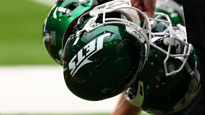 Oct 6, 2024; Tottenham, ENG; New York Jets helmets are held by staff before the match against Minnesota Vikings at Tottenham Hotspur Stadium. Mandatory Credit: Shaun Brooks-Imagn Images Oct 6, 2024; Tottenham, ENG; New York Jets helmets are held by staff before the match against Minnesota Vikings at Tottenham Hotspur Stadium. Mandatory Credit: Shaun Brooks-Imagn Images