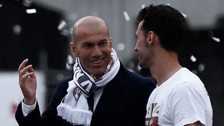 Z. Zidane avec A. Arbeloa après une victoire en Ligue des Champions du Real Madrid