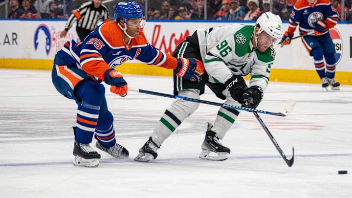 Ex-Colorado Avalanche player Mikko Rantanen collided with Oilers goalie Stuart Skinner, forcing the netminder to leave the game.