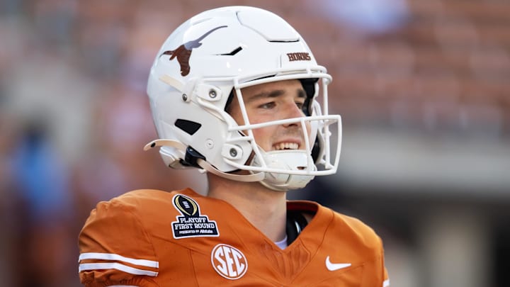 Texas Longhorns quarterback Trey Owens (15) announced his intention to enter the transfer portal on Sunday.